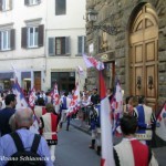 Firenze-corteo storico-bandierai degli Uffizi