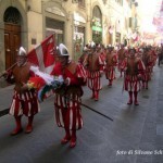 Firenze-corteo storico-alabardieri in costume in v