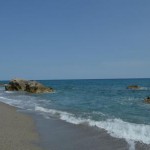 Capo Bruzzano-Bianco: spiaggia con strani scogli