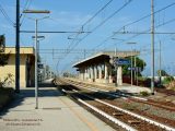 Da Pellaro (RC) a Roccella Jonica (RC): il mare visto dal finestrino del treno. la stazione ferroviaria di Pellaro(RC).